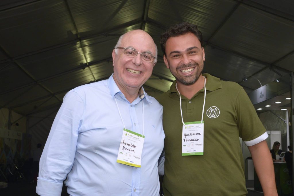 Arnaldo Jardim (à esquerda), Secretário de Agricultura e Abastecimento do Estado de São Paulo, Guilherme Ferraudo, um dos fundadores do YouAgro